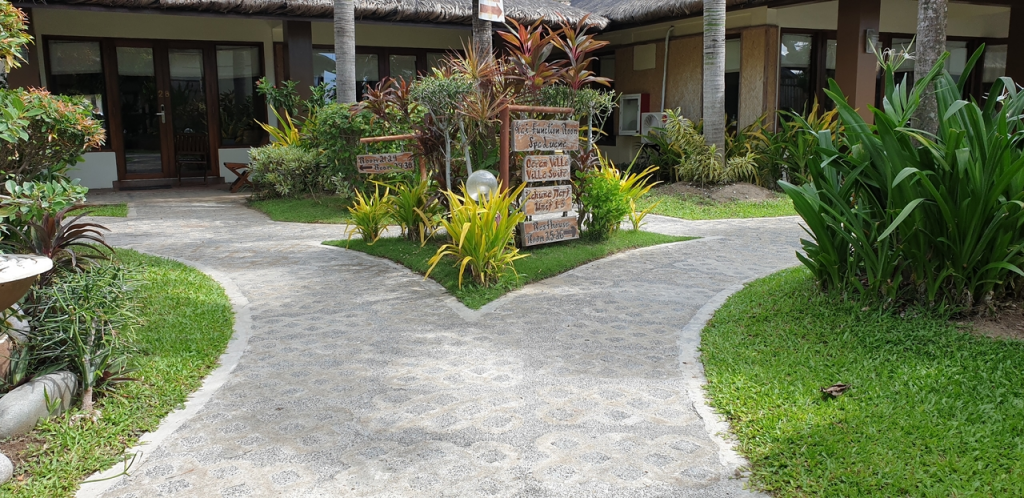 Pathway to isolated suites in Kahuna Beach Resort in San Juan La Union
